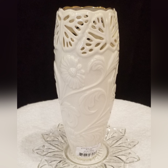 Lenox Ivory Vase Butterfly&Lace Motif. Accented In 24K Gold. Retired Pattern. 8" - Picture 3 of 7
